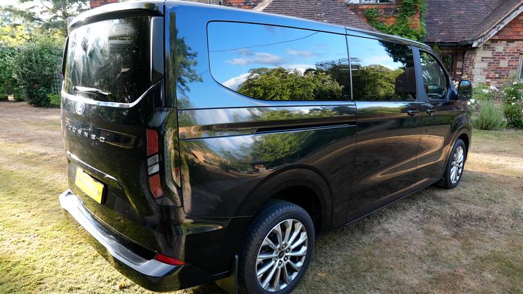 FORD TRANSIT CUSTOM 320 L2 DIESEL FWD 2.0 EcoBlue 136ps H1 Kombi Trend 9 Seater